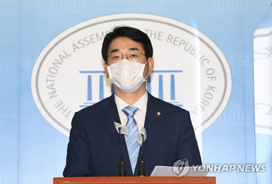 '추미애 의혹' 사과했다가 댓글 '테러' 당한 박용진(사진=연합뉴스)